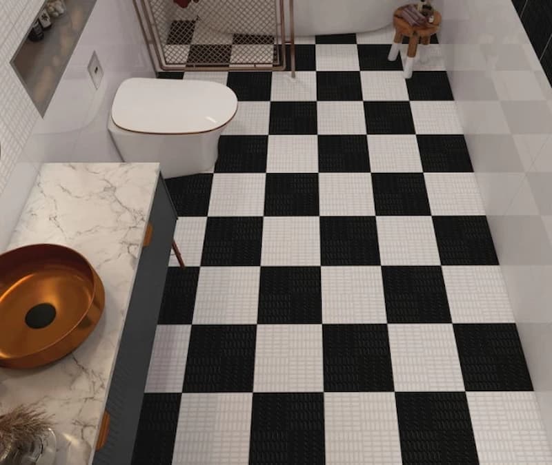 Sàn nhà tắm kết hợp 2 màu gạch ốp độc đáo 