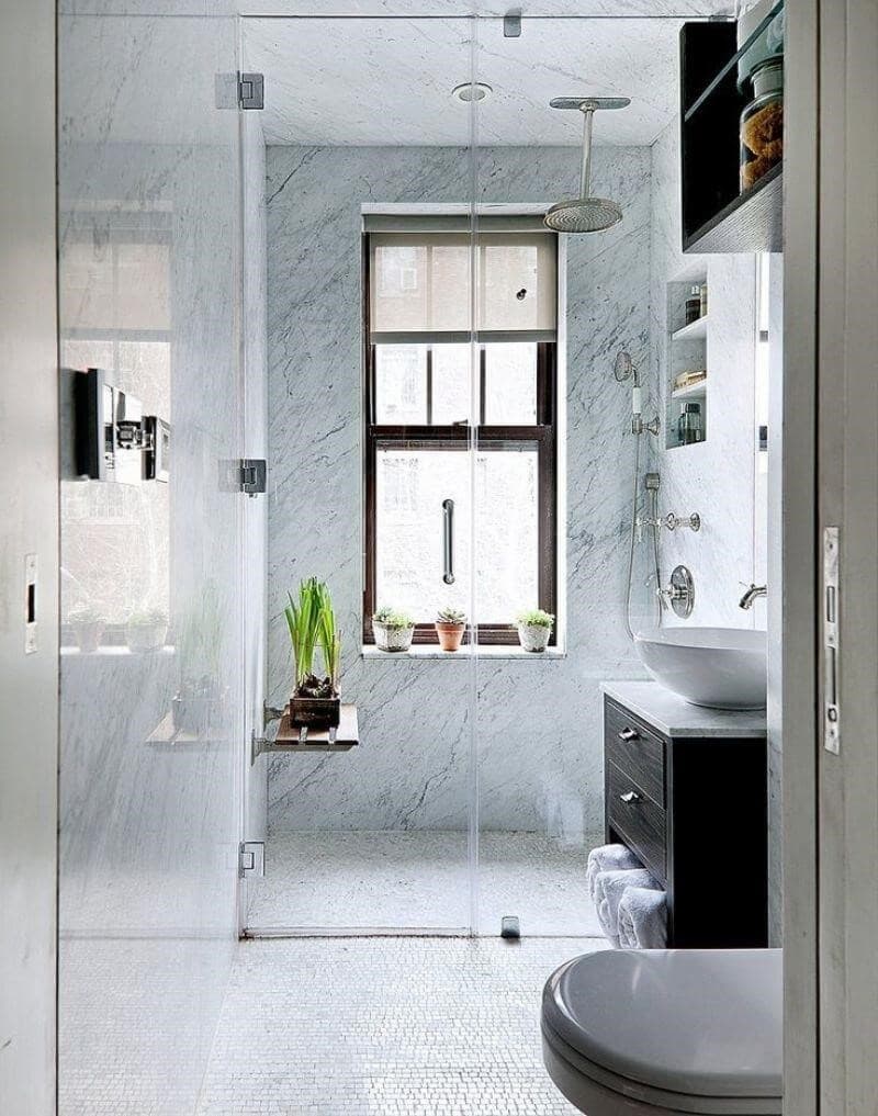 Thiết nhà vệ sinh nhỏ tập trung vào việc sử dụng dụng nội thất và phong cách đơn giản