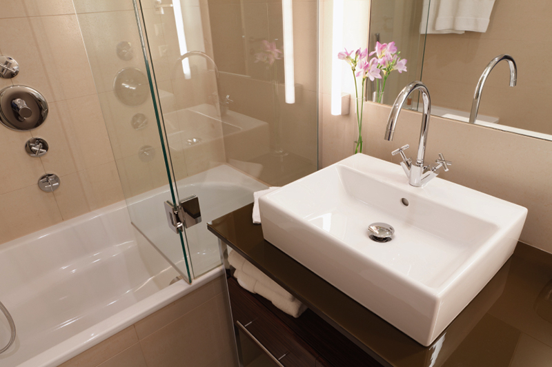 Trước khi lắp lavabo rửa mặt, cần tìm hiểu kỹ về thích thước, thiết kế của lavabo có phù hợp với không gian nhà tắm của mình hay không