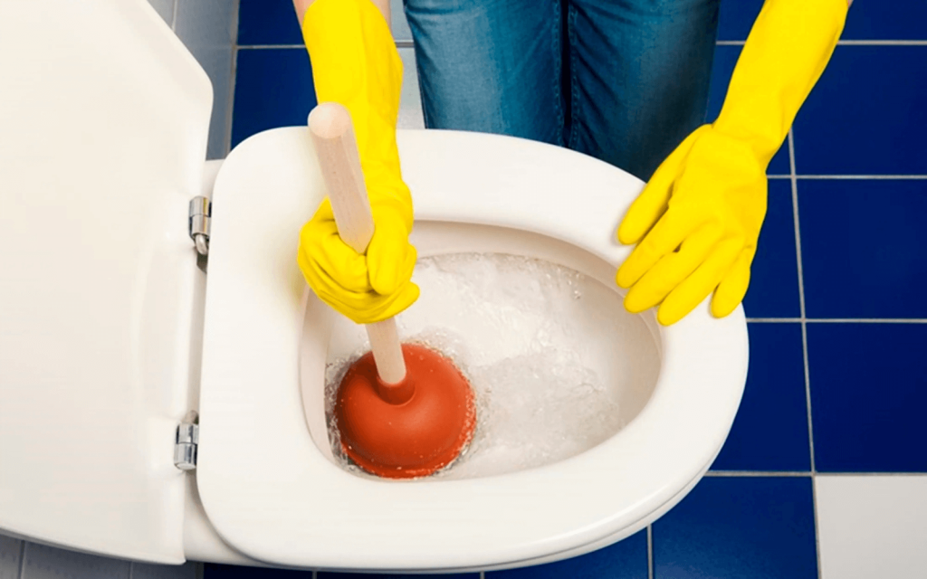 dụng cụ thông bồn cầu dễ sử dụng, giá rẻ và chất lượng
