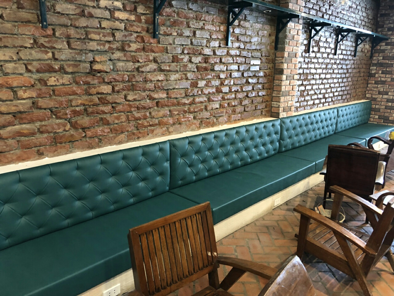 Ghế sofa văng thích hợp dùng trong các quán cafe