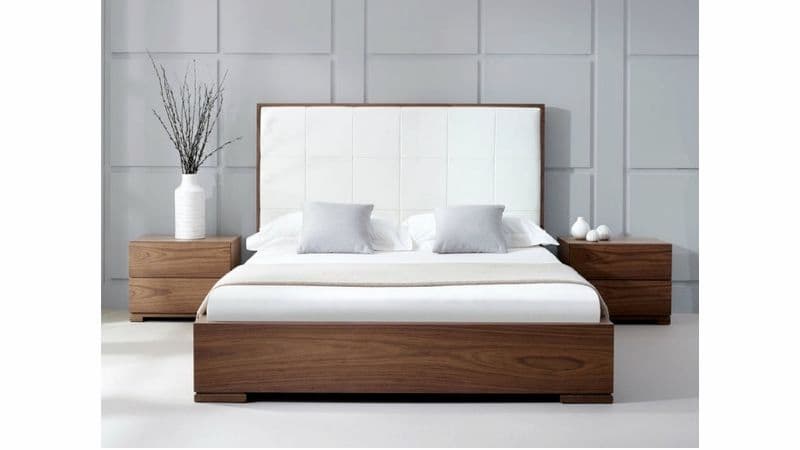 Kê giường ngủ cân đối cả hai bên để tạo không gian di chuyển thoải mái 