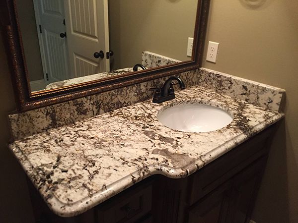 Họa tiết độc lạ từ đá Marble khiến không gian khu vực phòng tắm trở nên ấn tượng hơn