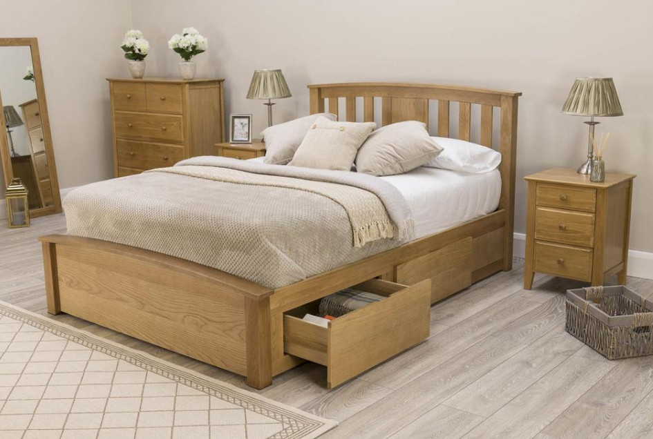 Mẫu giường ngủ được làm từ gỗ Sồi