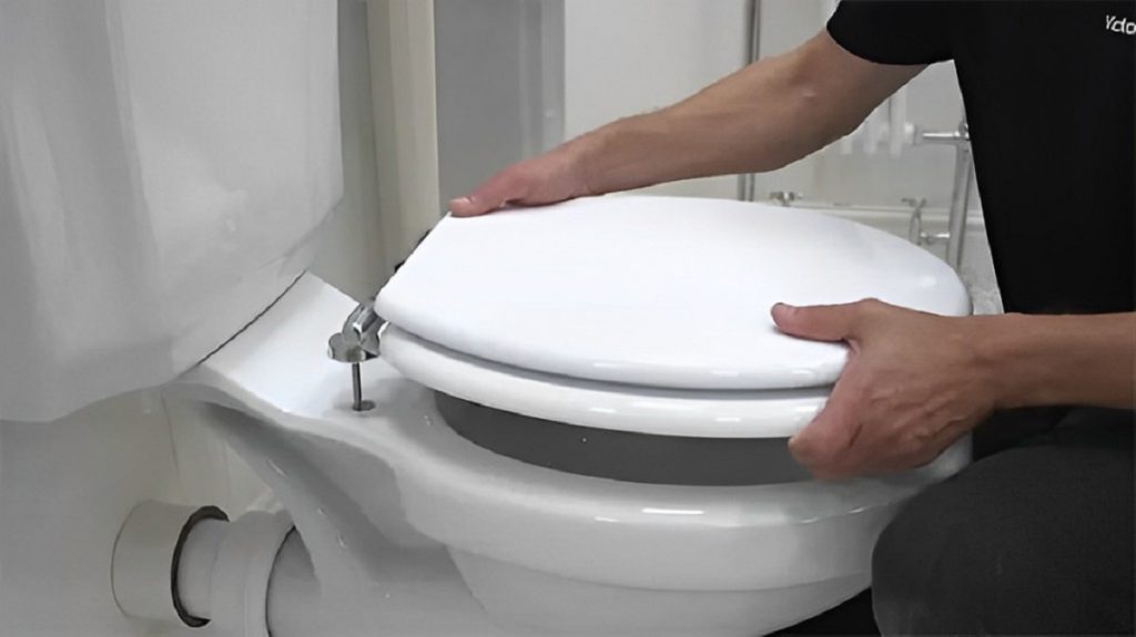 thay nắp bồn cầu