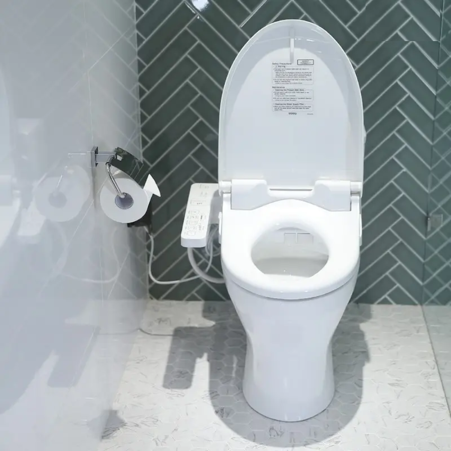 Những lưu ý khi vệ sinh bồn cầu thông minh sạch sẽ, mới tinh