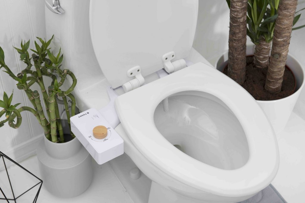 Nước rửa của bồn cầu thông minh không ấm 